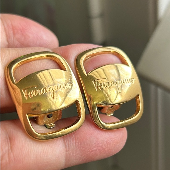 Salvatore Ferragamo Jewelry - 🖤VTG Salvatore Ferragamo Vara Gold Tone Clip-On Earrings